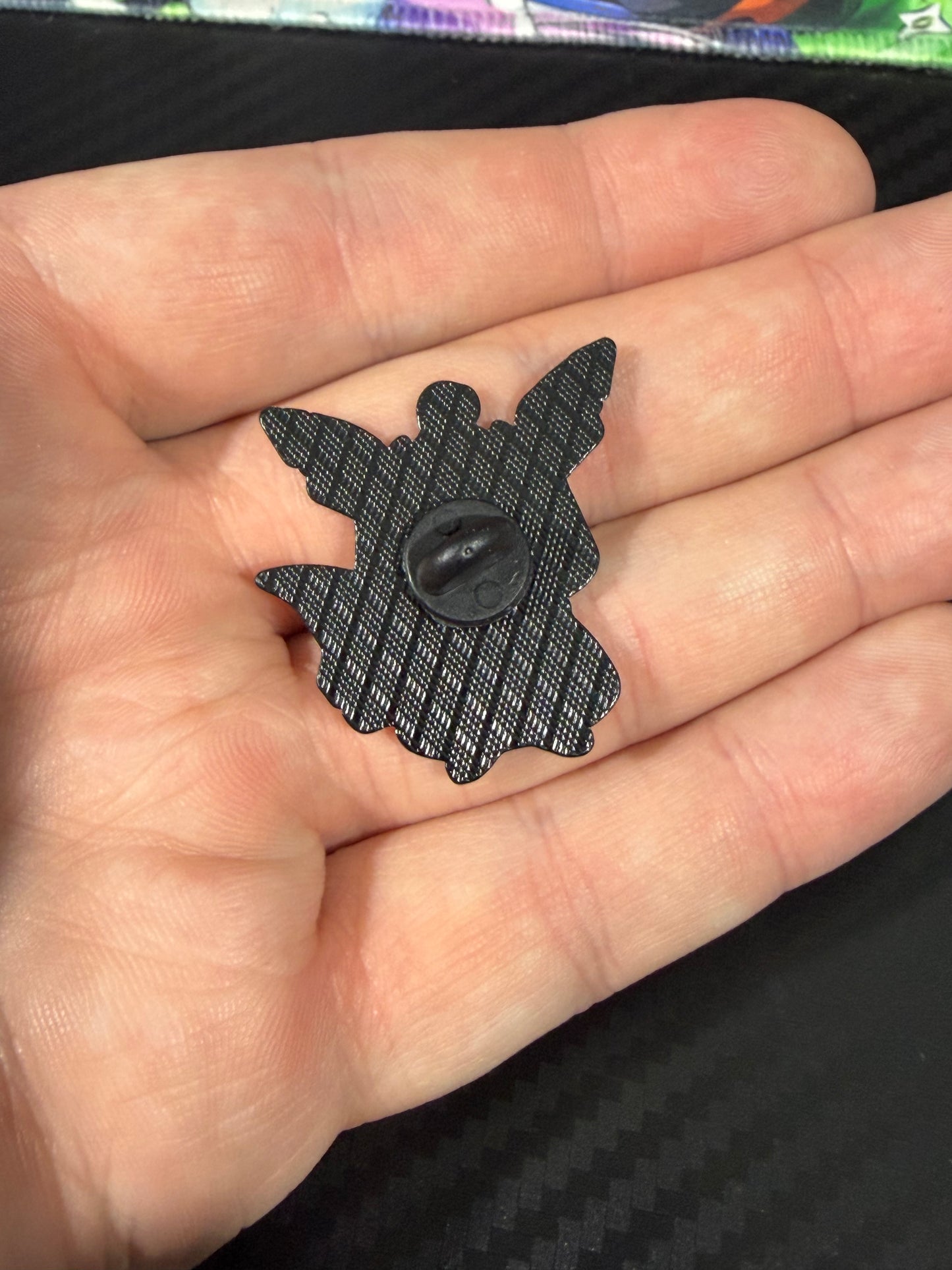 Leafeon / Pikachu Poncho Pin