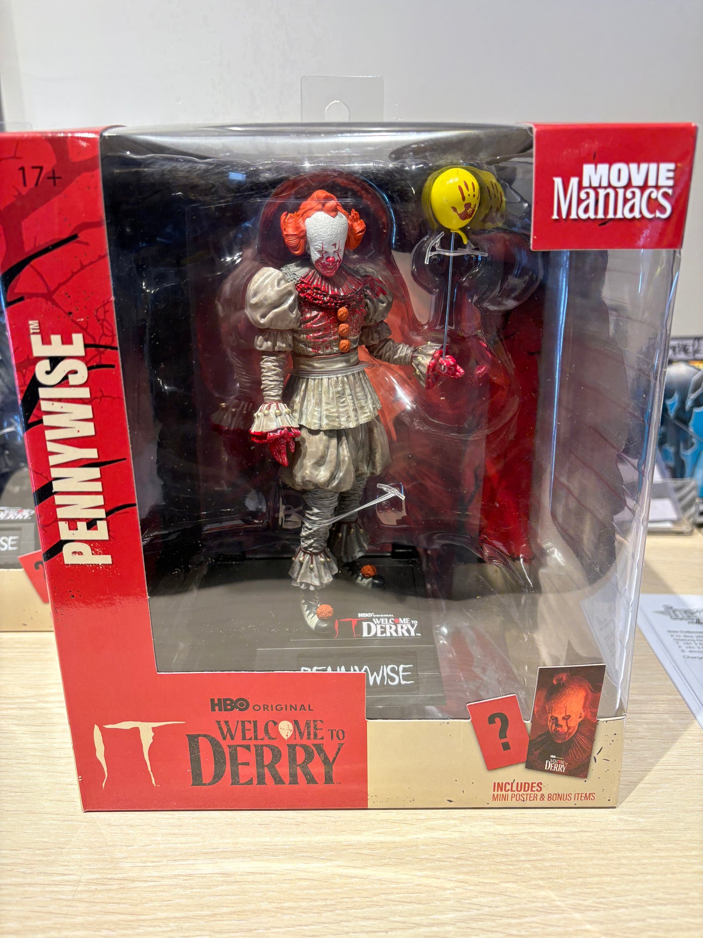 Welcome to Derry- Pennywise (bloody) Movie Maniacs 6” Figure