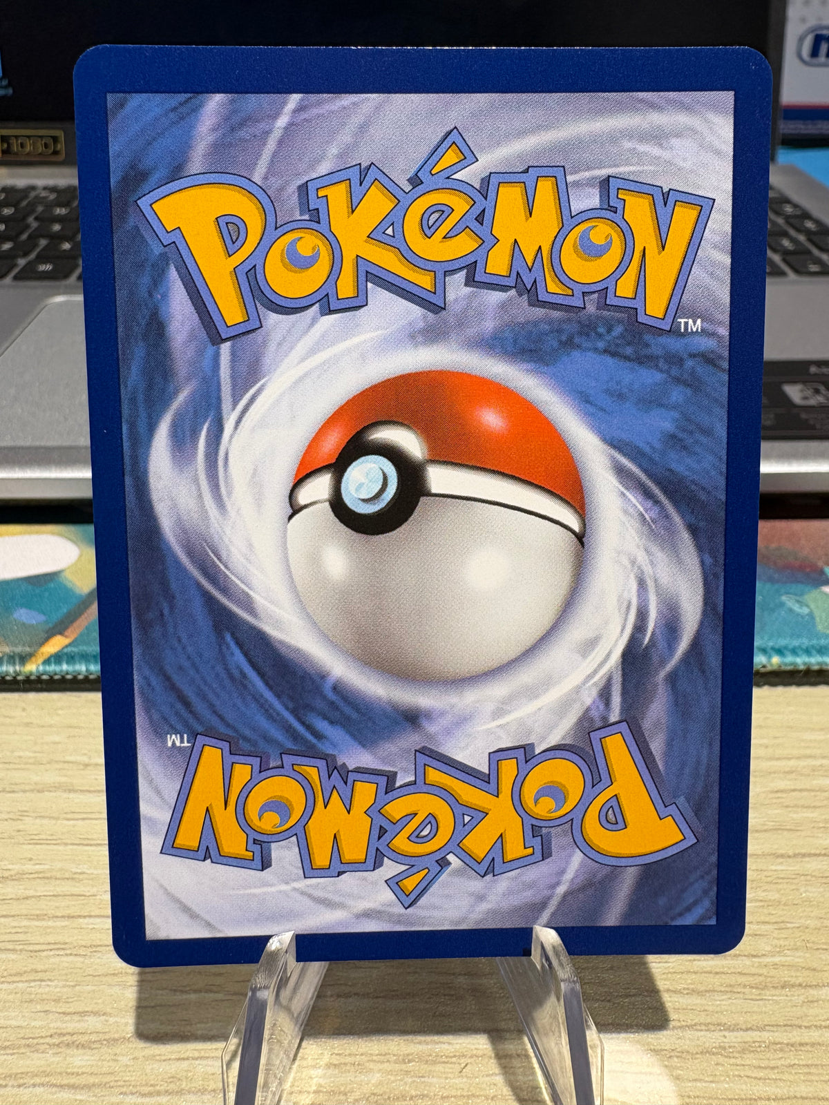 Pokémon Centre Lady - 185/185 - Vivid Voltage