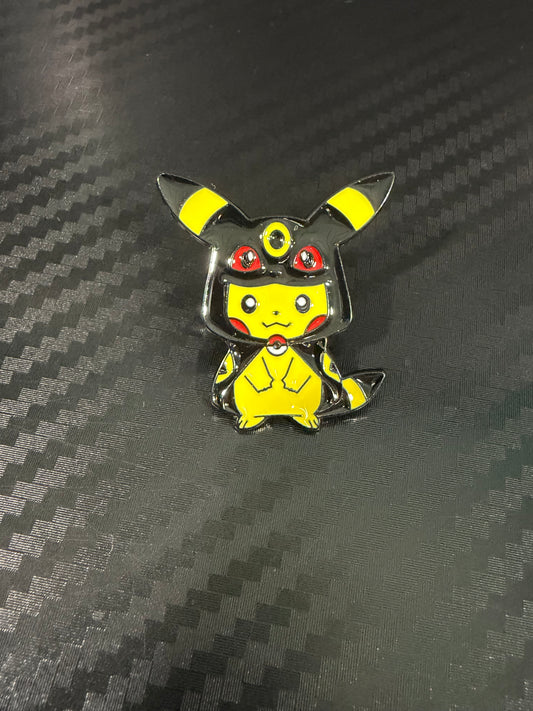Umbreon / Pikachu Poncho Pin