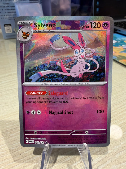 Sylveon - 040/131 Masterball - Prismatic Evolutions