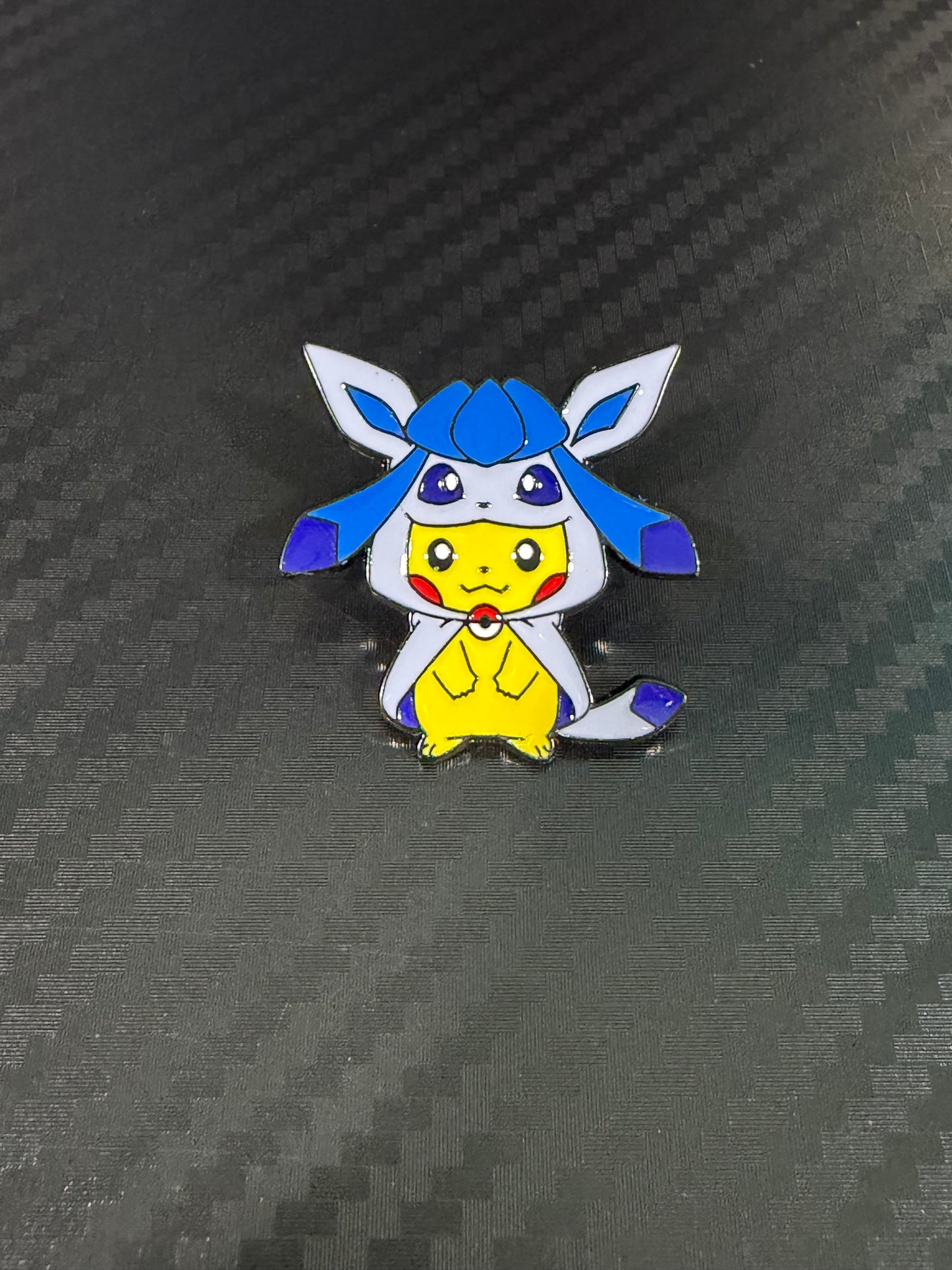 Glaceon / Pikachu Poncho Pin