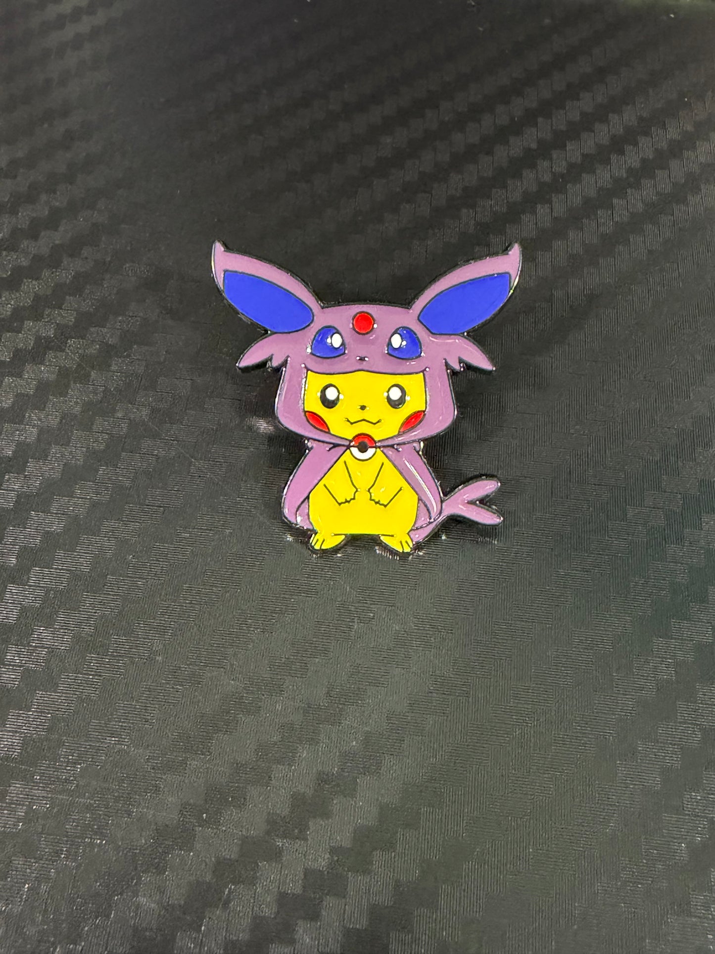 Espeon / Pikachu Poncho Pin