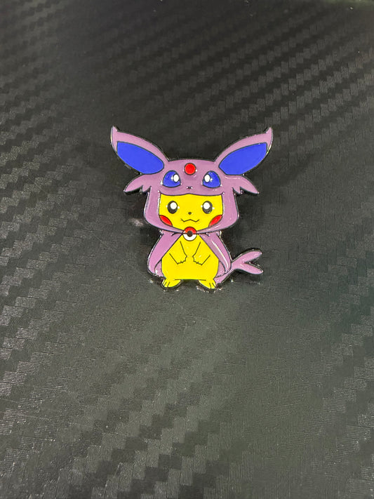 Espeon / Pikachu Poncho Pin