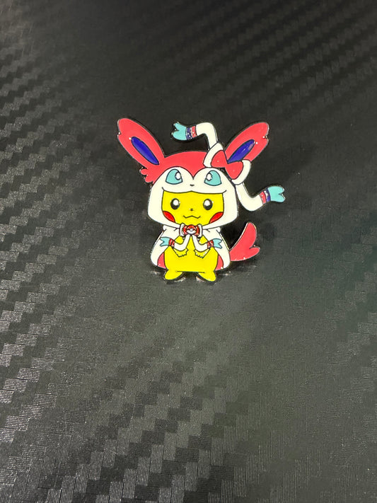 Sylveon / Pikachu Poncho Pin
