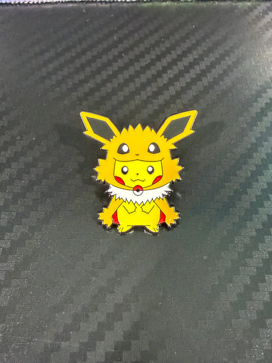 Jolteon / Pikachu Poncho Pin
