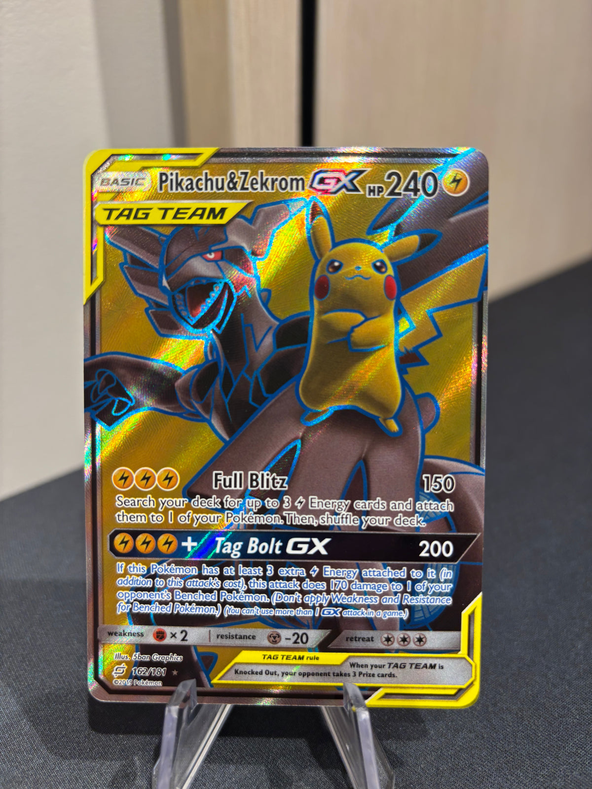 Pikachu & Zekrom GX - 162/181 - Sun & Moon Team Up