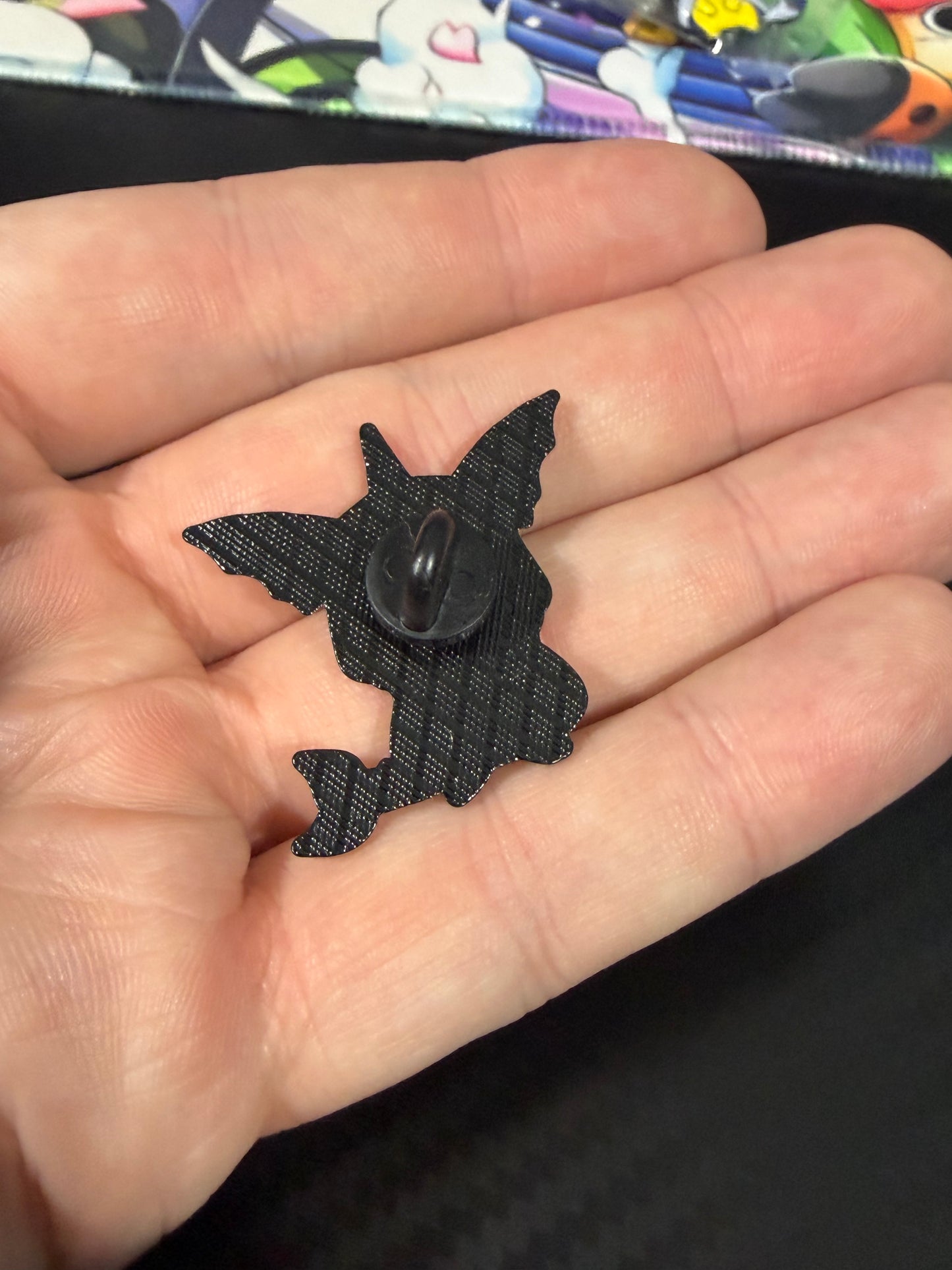 Vaporeon / Pikachu Poncho Pin