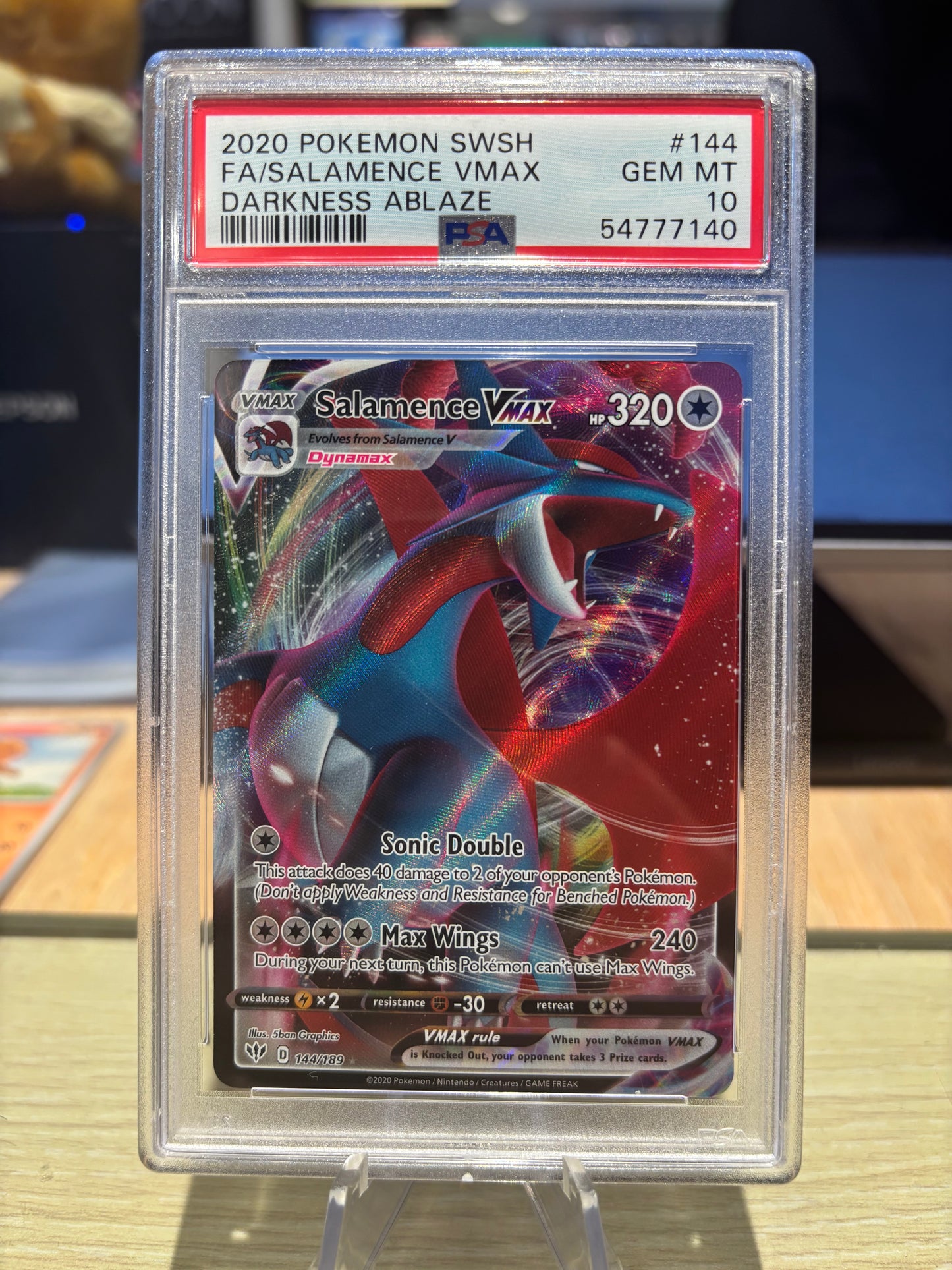 PSA 10 - Salamence Vmax - 144/189 - Darkness Ablaze