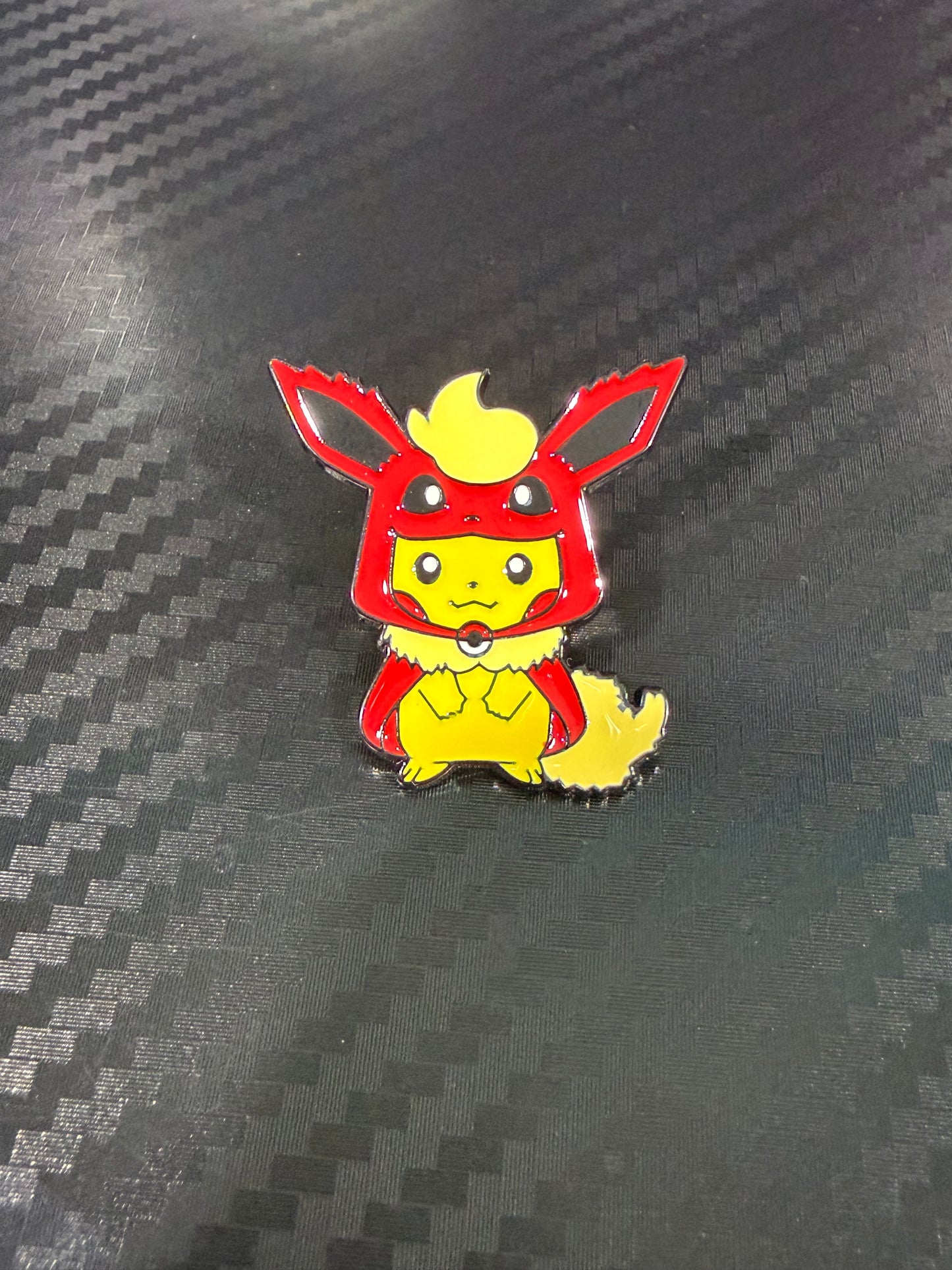 Flareon / Pikachu Poncho Pin
