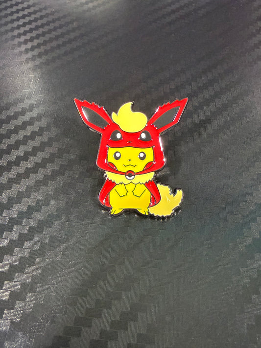 Flareon / Pikachu Poncho Pin
